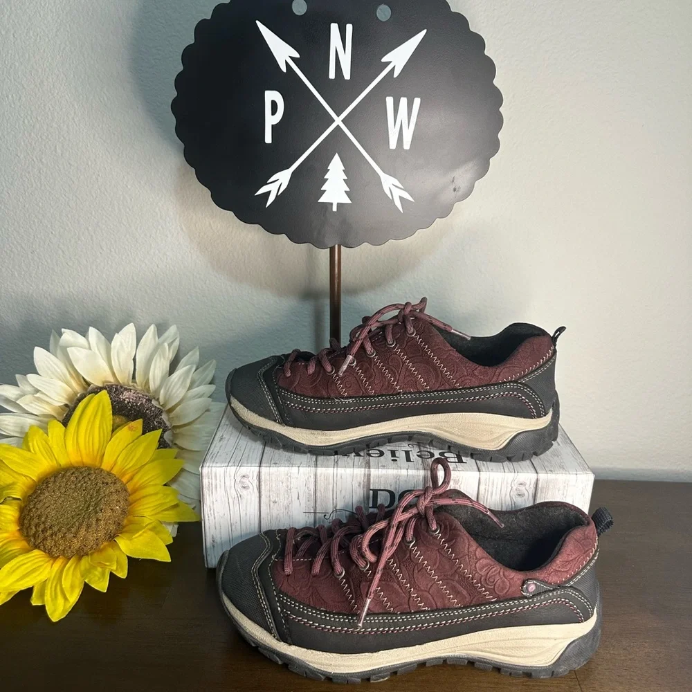 Taos Women's Motion City Hiker Burgundy/Black Embossed Suede Gorpcore Hiker ~ 7 - Picture 4 of 9